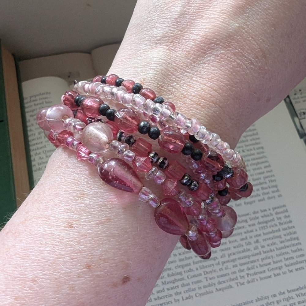Elegant Pink and Black Beaded Bracelet